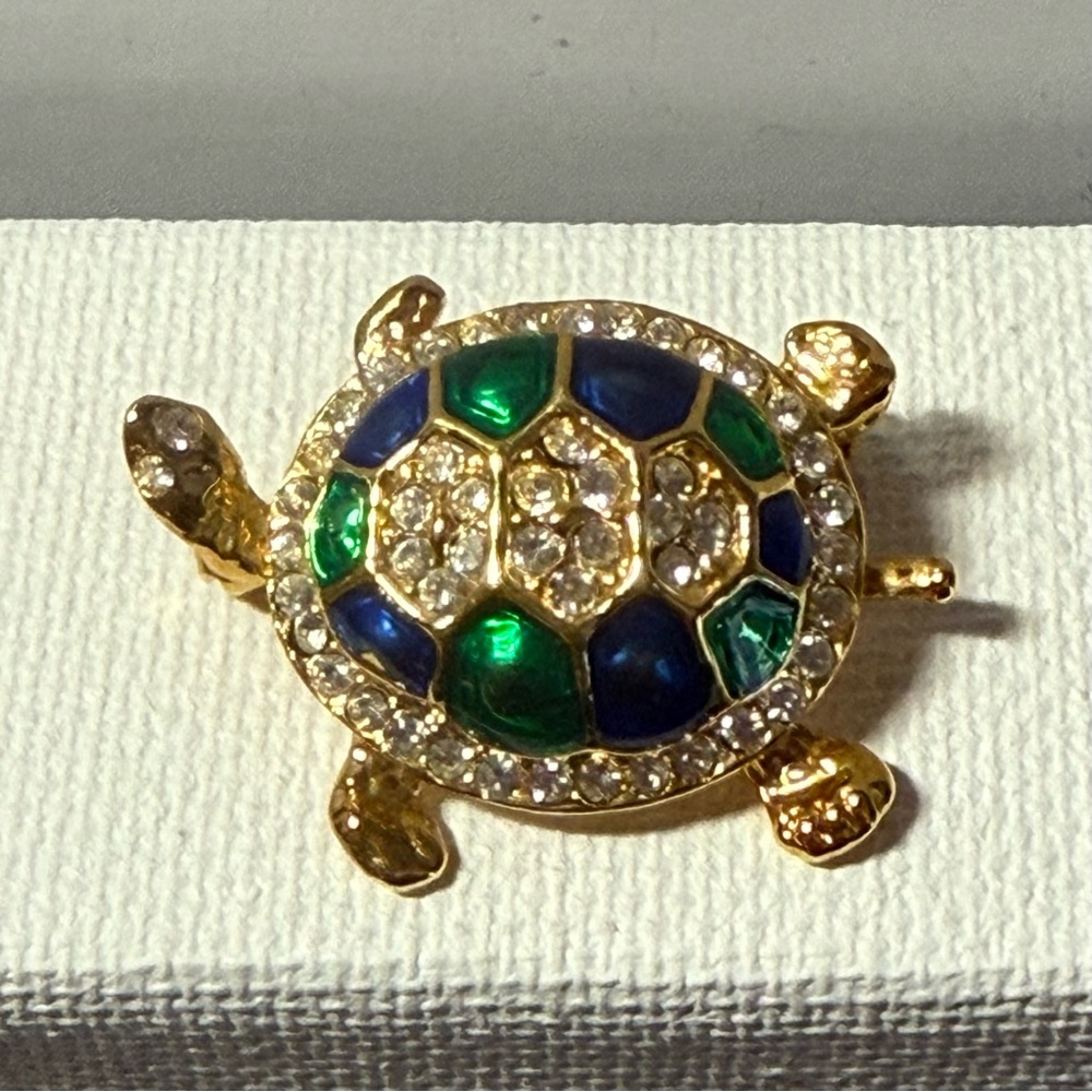Vintage Gold Tone Enamel & Rhinestone Turtle Brooch Pin - Picture 9 of 11